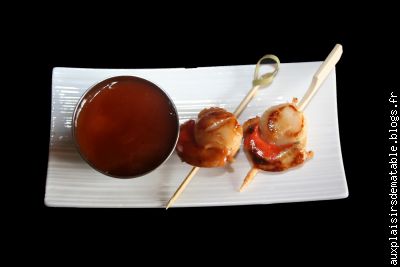 Brochettes de Saint-Jacques, sauce aigre-douce